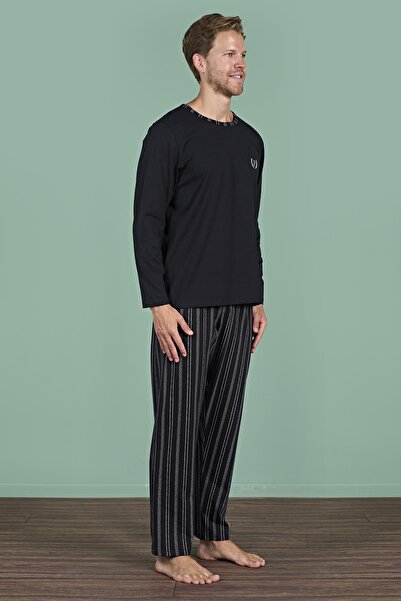Pijadore Ανδρικό σετ πιτζάμες μαύρο χρώμα με μακρυμάνικο στρογγυλό λαιμόκοψη με ριγέ λεπτομέρεια C0T4N91