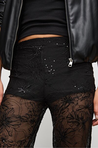 Stradivarius Pullu işlemeli dökümlü pantolon