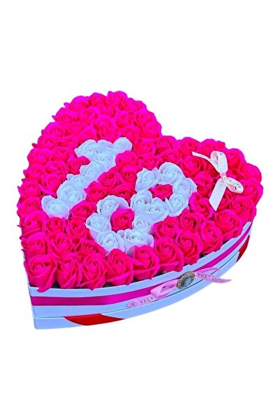 velve Aranjament floral personalizat cu cifra 18, in cutie tip inima, 101 tra...