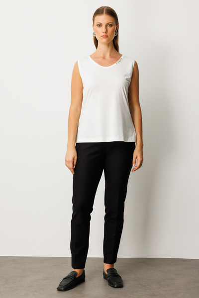 ON Αμάνικο βασικό μπλουζάκι με λεπτομέρεια με κουμπιά στο λαιμό