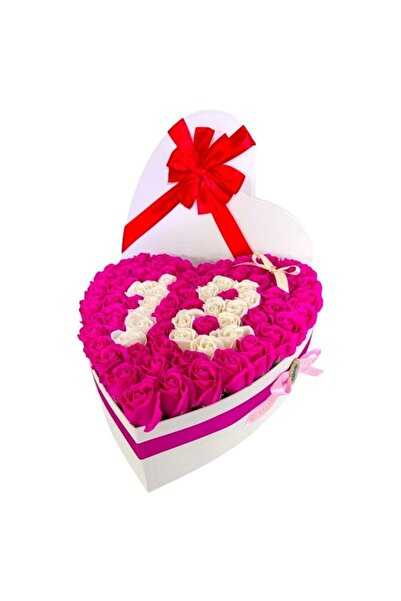 velve Aranjament floral personalizat cu cifra 18, in cutie tip inima, cu 115 ...