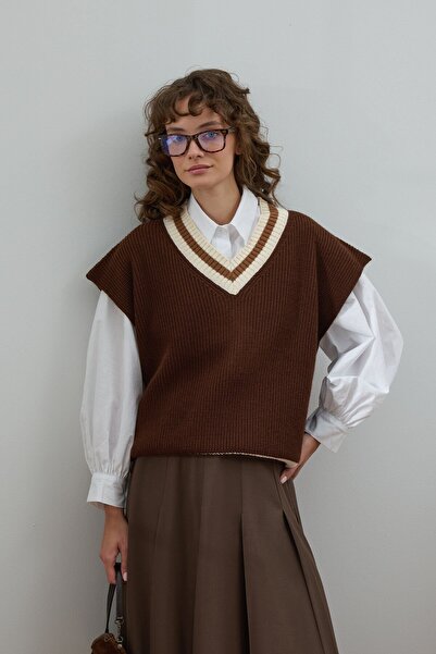 Ceylan Otantik Πουλόβερ με λαιμόκοψη σε σχήμα V σε καφέ χρώμα