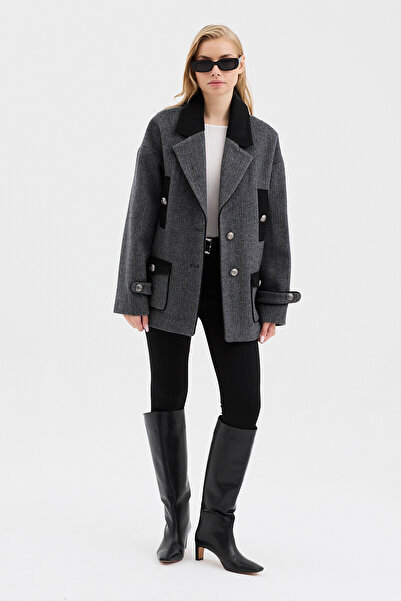 DOLCEBELLA Kadın Yaka Detaylı Düşük Kollu Balık Sırtı Desenli Mono Kapamalı G...