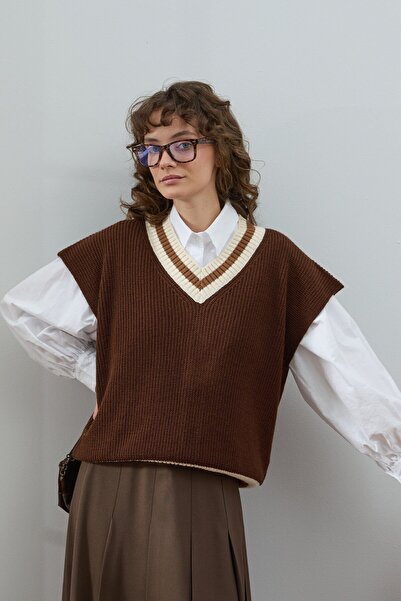 Ceylan Otantik Πουλόβερ με λαιμόκοψη σε σχήμα V σε καφέ χρώμα