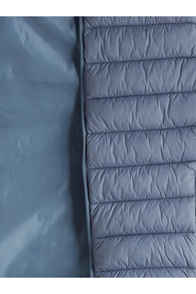 LC Waikiki Standart Kalıp Dik Yaka Erkek Şişme Yelek