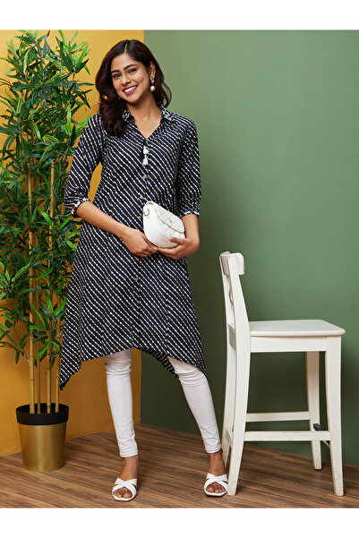Globus By Styli Women Black Printed Shirt Collar A-Line Kurta
