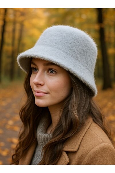 EKstore Плюшена зимна шапка Bucklet