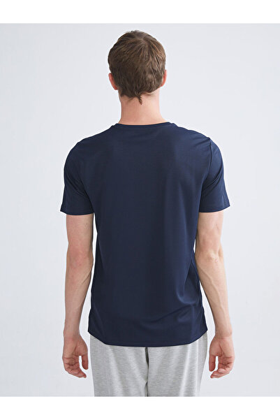 LC Waikiki Λαμπερές επιλογές από το Shining Store | Ανδρικό αθλητικό μπλουζάκι με λαιμόκοψη