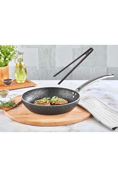 Kahramanlar مقلاة جرانيت 26 سم وملقط سيليكون