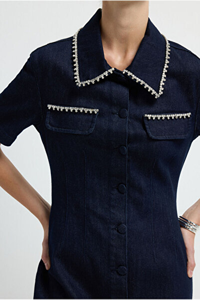 adL Yakası ve Cepleri Taşlı Denim Elbise