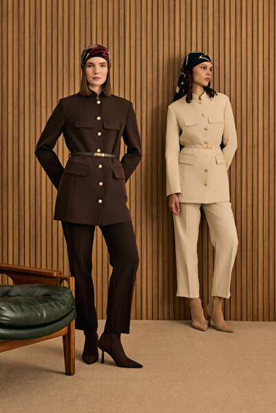 Aker Kemer Aksesuarlı Hakim Yaka Ceket