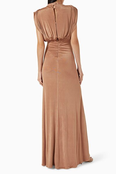 AC BY AANCHAL CHANDA Bej Yüksek Yakalı Drapeli Elbise, Zarif ve Zamansız İhtişam
