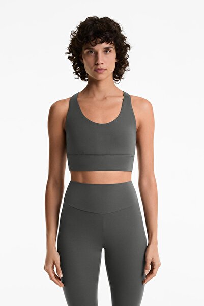 Oysho Medium-support Comfortlux sports bra with cups