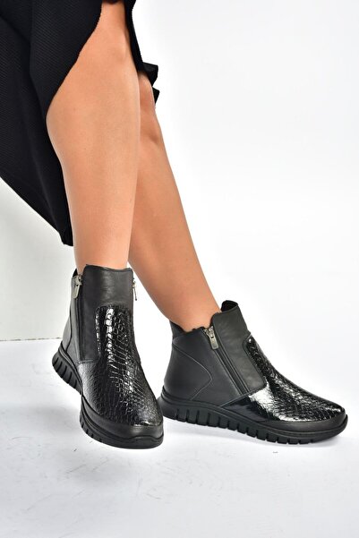 Fox Shoes V555709303 Siyah Hakiki Deri Kroko Baskılı Kadın Bot