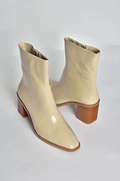 Fox Shoes V250330309 Γυναικείες μπότες με χοντρό τακούνι σε μπεζ χρώμα