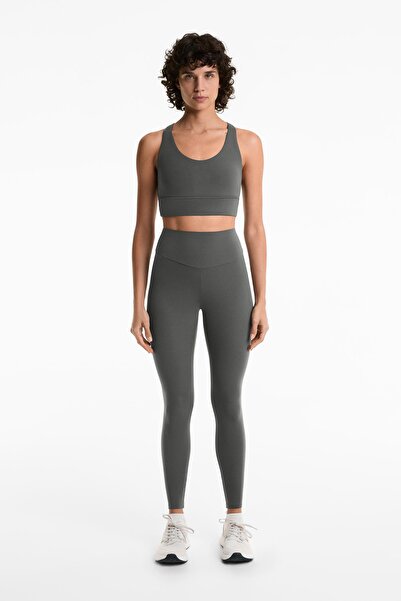 Oysho Medium-support Comfortlux sports bra with cups