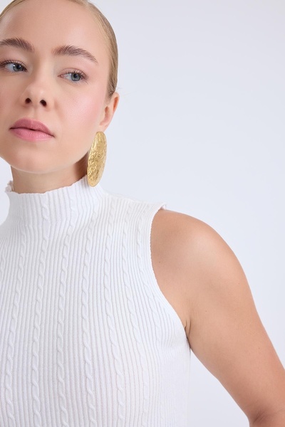 Vitrin Блуза с висока яка и ръкави без ръкави, изплетена по модел Zero