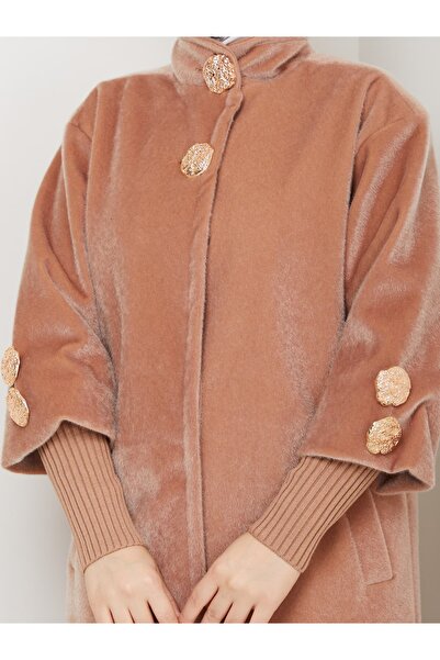 KMKkombin ΚΟΣΤΟΥΜΙΑ/ΠΑΛΤΟ ΜΕ ΚΟΛΑΡΟ ΜΕ ΛΕΠΤΟΜΕΡΗ ΛΕΠΤΟΜΕΡΗΣΙΑ ΑΠΟ ΥΦΑΣΜΑ ΦΟΚ, ΜΕ ΧΡΥΣΟ ΚΟΥΜΠΙΑ