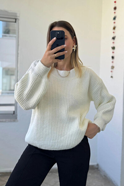 Kubos Moda Pulover ecru cu mâneci balon cu gât barca