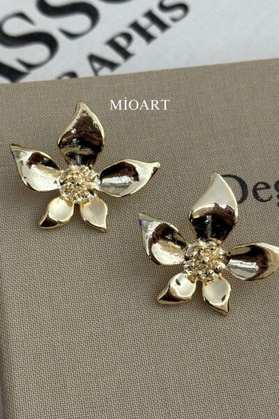 MioArt أقراط نسائية على شكل زهرة