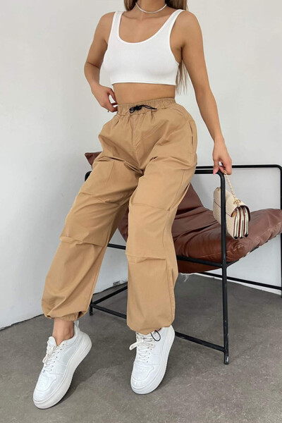 FashionForYou Γυναικείο παντελόνι Force, σε γραμμή cargo, oversized, με ρυθμιζόμενο κορδόνι περίσφιξης στη μέση και στο κάτω μέρος του μπατζακιού, καφέ