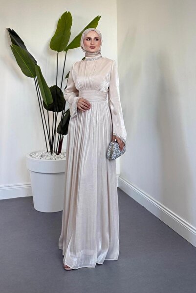 MERVEN AKYÜZ Saoris Boynu Kolu Taşlı Jan Jan Abiye Krem