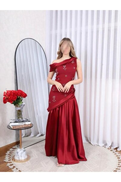 VİVİ Red dress with elegant rhinestones
