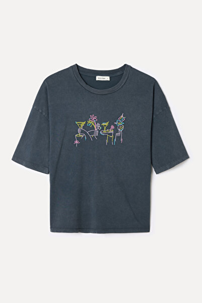 Mudo Loose Fit Circular Neck Embroidered T-Shirt