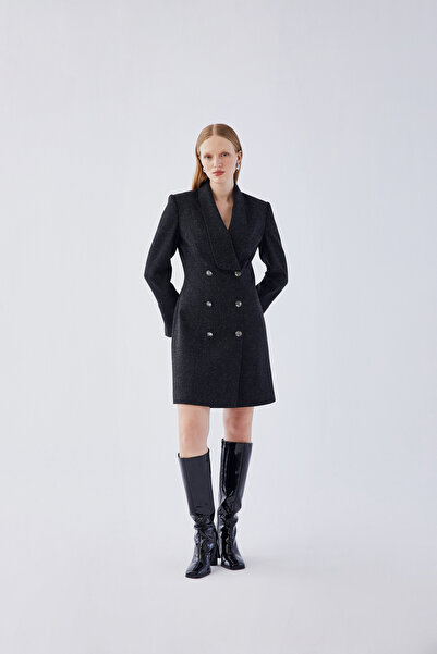 IDYL Kruvaze Clothing with a Closed Collar