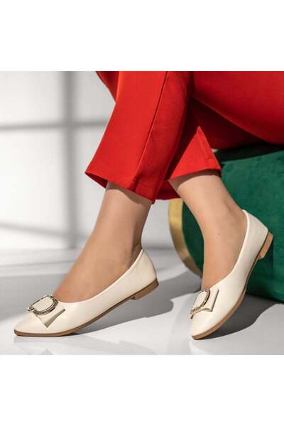 Modlet.ro Balerini de damă bej deschis cu talpă joasă și detalii metalice MOD...