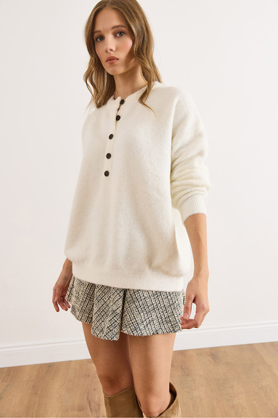 Olalook Women's White Buttoned Soft Textured Knit Sweater Kzk-19001006