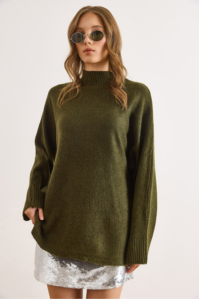 Olalook Kadın Haki Dik Yaka Yumuşak Dokulu Yıkamalı Yarasa Triko Kazak KZK-19001005