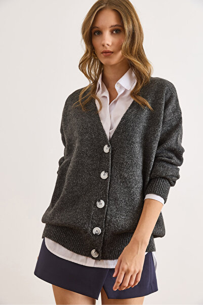 Olalook Kadın Antrasit Düğmeli Yumuşak Dokulu Oversize Triko Hırka HRK-19000414