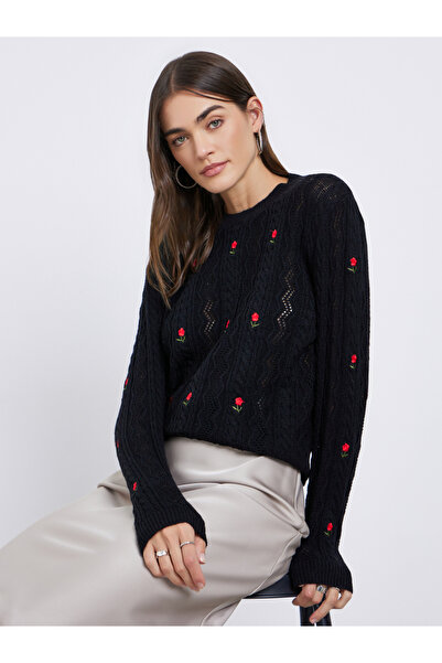 Styli سترة كابل مطرزة بالزهور باللون الأسود