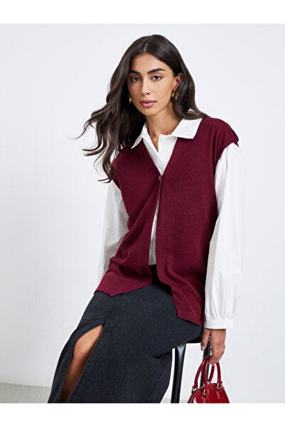 Styli Burgundy Sleeveless Knit Top with Button