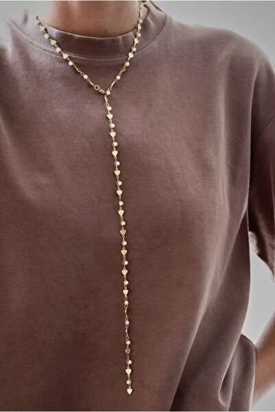 AŞIK ACCESSORIES قلادة على شكل حرف Y مزينة بتفاصيل اللؤلؤ على شكل قلب