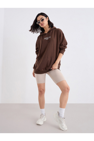 Styli هوديي بطبعة شعار طويل وكبير الحجم