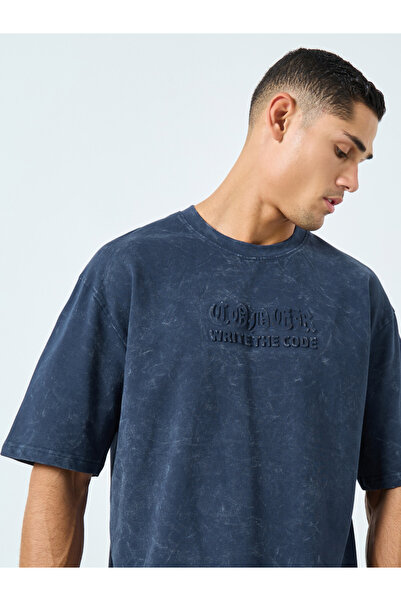 Styli تي شيرت تيري قصة فضفاضة بطباعة بارزة ومغسول بالحامض