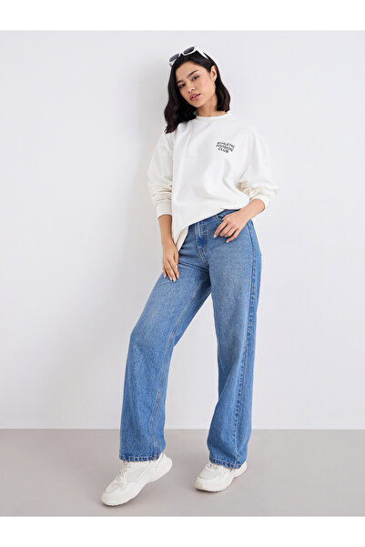 Styli Women Off White Regular Fit Longline Sweatshirt with Slogan Print