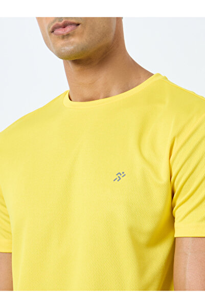 Styli Textured T-Shirt and Shorts Sports Fitness Set