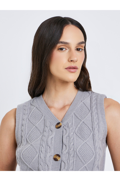 Styli Knitted Sleeveless Buttoned Waistcoat