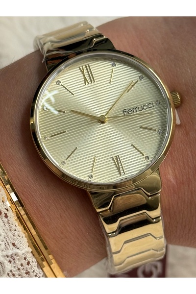 Ferrucci ساعة نسائية أنيقة بلون ذهبي