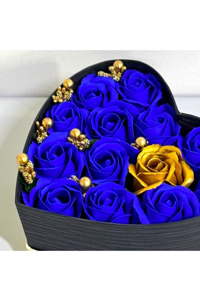 velve Aranjament floral Intimissimo, 13 trandafiri din sapun, stamine artizanale, in cutie inima, Albastru