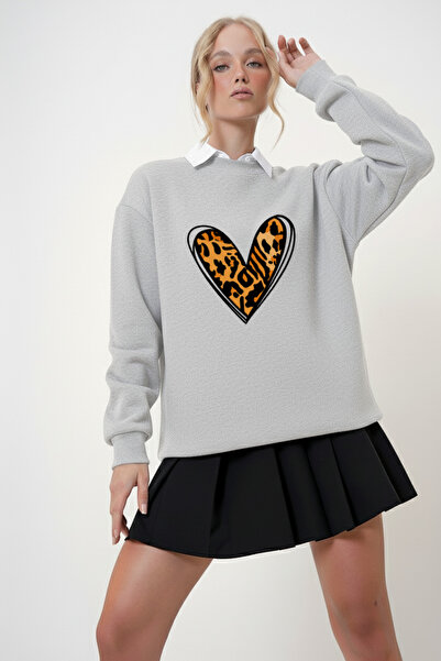 uyguntarz Φούτερ με λεοπάρ σχέδιο με στάμπα καρδιάς, oversize με λαιμόκοψη