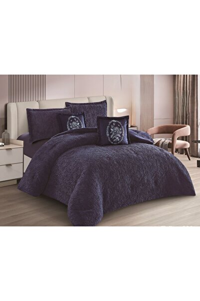 SNOOZYL A king-size bedspread made of soft velvet and luxurious fur with an embossed design to give you elegance.