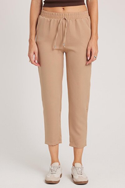 Tudors Kadın Relax Fit Rahat Kesim Yüksel Bel Dar Paça Beli Lastikli Bağcıklı Bej Pantolon