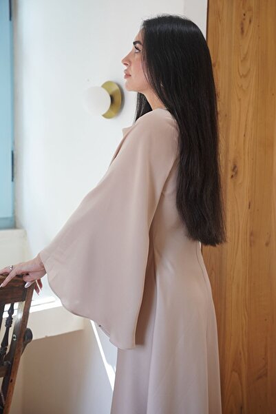 Tavie Dökümlü Yaka ve Geniş Kol Detaylı Abiye Elbise