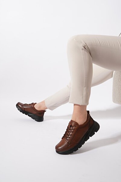 Moda Pie حذاء نسائي من الجلد الطبيعي من Arilte مع نعل مرن، لون أسمر فاتح