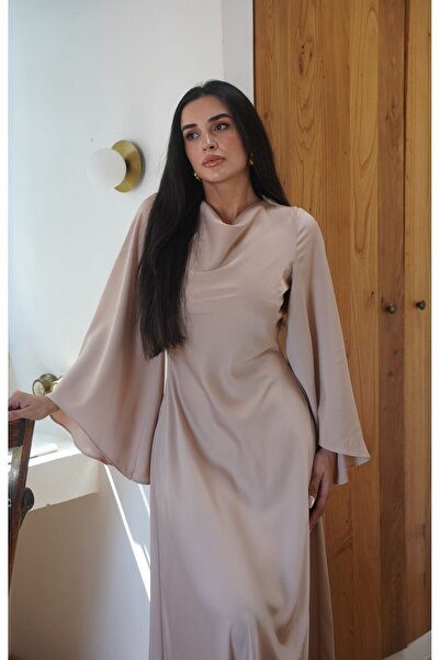 Tavie Dökümlü Yaka ve Geniş Kol Detaylı Abiye Elbise