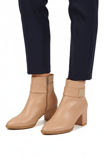 AYAKMOD حذاء نسائي بيج ضيق مطاطي بطول الكاحل بمقدمة مدببة مبطن بالصوف بكعب 26...